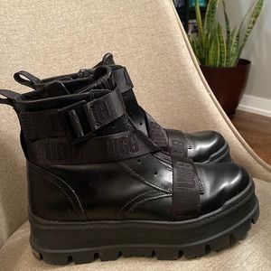 Uggs boots. Size 6. Very warm winter shoes! Real skin. Were worn 3-4 times.